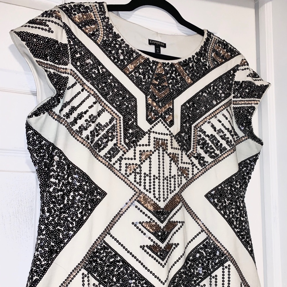 Deco Sequin Embellished Cap Sleeve Sheath Dress